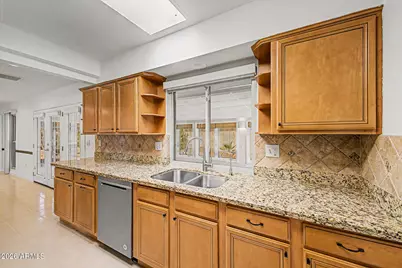 16810 N 110th Avenue, Sun City, AZ 85351 - Photo 11