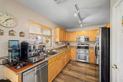 16574 W Cottonwood Street, Surprise, AZ 85388 - Photo 9