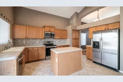 9138 W Clara Lane, Peoria, AZ 85382 - Photo 15