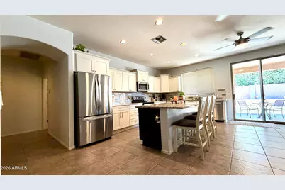 7576 W Betty Elyse Lane, Peoria, AZ 85382 - Photo 9