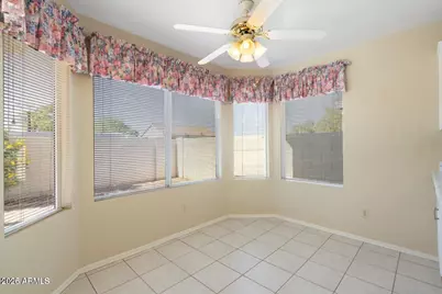 10622 W Mohawk Lane, Peoria, AZ 85382 - Photo 9