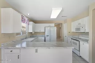 10622 W Mohawk Ln, Peoria, AZ 85382 - Photo 5