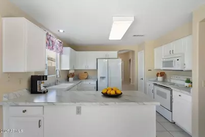 10622 W Mohawk Lane, Peoria, AZ 85382 - Photo 11