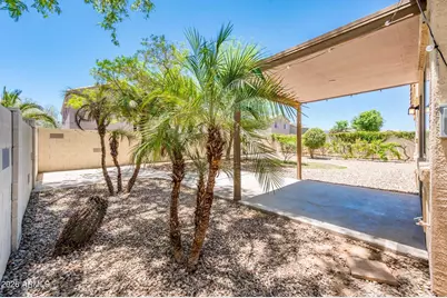 17429 W Watson Lane, Surprise, AZ 85388 - Photo 5