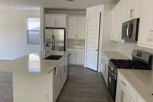 1651 W Paseo Way, Phoenix, AZ 85041 - Photo 7