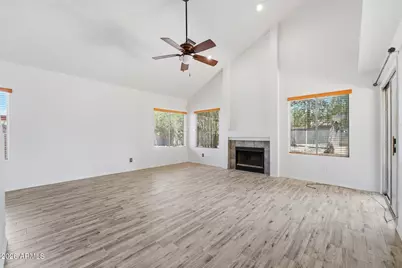 19050 N 30th Place, Phoenix, AZ 85050 - Photo 9