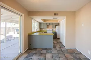 2812 S Cottonwood Dr, Tempe, AZ 85282 - Photo 9