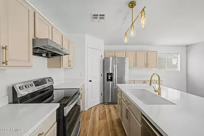 8002 W Preston Lane, Phoenix, AZ 85043 - Photo 13