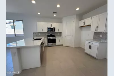 17613 W Georgia Avenue, Litchfield Park, AZ 85340 - Photo 11