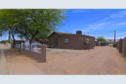 1709 E Encinas Lane, Phoenix, AZ 85040 - Photo 1