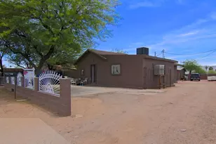 1709 E Encinas Ln, Phoenix, AZ 85040 - Photo 1