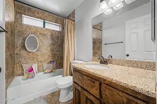 1717 E Greenway Cir, Phoenix, AZ 85042 - Photo 19
