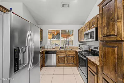 1717 E Greenway Circle, Phoenix, AZ 85042 - Photo 7