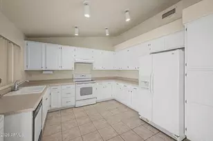 6657 N 77th Dr, Glendale, AZ 85303 - Photo 9