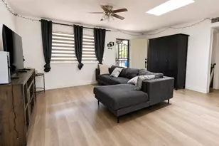 18240 N 32nd Ln, Phoenix, AZ 85053 - Photo 3