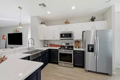 828 W Leadwood Avenue, San Tan Valley, AZ 85140 - Photo 7