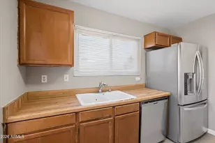 11904 N 76th Ln, Peoria, AZ 85345 - Photo 7