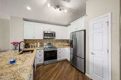 11167 W Harmont Drive, Peoria, AZ 85345 - Photo 9
