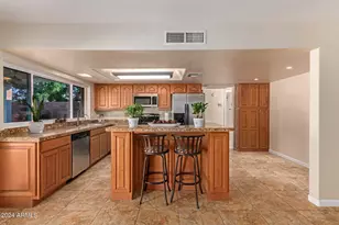 2705 W Summit Pl, Chandler, AZ 85224 - Photo 11