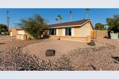2705 W Summit Place, Chandler, AZ 85224 - Photo 3