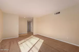 2705 W Summit Pl, Chandler, AZ 85224 - Photo 7