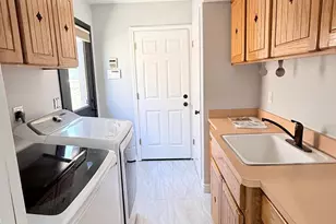 1406 E Tierra Buena Ln, Phoenix, AZ 85022 - Photo 17