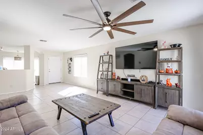 1098 E Nardini Street, San Tan Valley, AZ 85140 - Photo 3