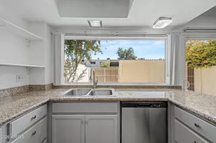 2046 W Hazelwood Pkwy, Phoenix, AZ 85015 - Photo 7