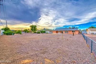 10355 W Caron Drive, Sun City, AZ 85351 - Photo 37