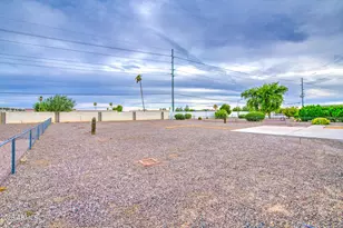 10355 W Caron Dr, Sun City, AZ 85351 - Photo 37