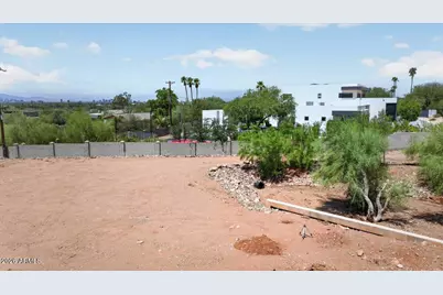 4853 E White Gates Drive #11, Phoenix, AZ 85018 - Photo 17
