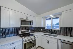 10908 W Windsor Dr, Sun City, AZ 85351 - Photo 13