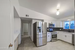 10908 W Windsor Dr, Sun City, AZ 85351 - Photo 9