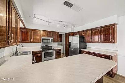 7207 N 36th Lane, Phoenix, AZ 85051 - Photo 13