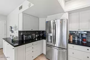 20013 N Willowcreek Cir, Sun City, AZ 85373 - Photo 7