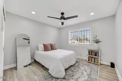 3301 E Earll Drive #102, Phoenix, AZ 85018 - Photo 11