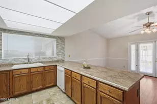 3102 W Waltann Ln, Phoenix, AZ 85053 - Photo 7