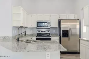 109 W Helena Dr, Phoenix, AZ 85023 - Photo 13