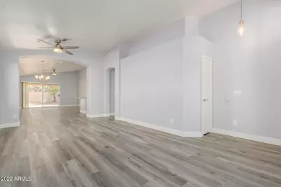109 W Helena Drive, Phoenix, AZ 85023 - Photo 9