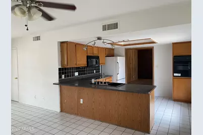 7720 W Earll Drive, Phoenix, AZ 85033 - Photo 11