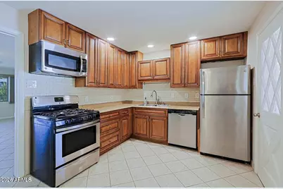 6203 N 12th Place # 2, Phoenix, AZ 85014 - Photo 5