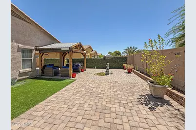 13787 W Maui Lane, Surprise, AZ 85379 - Photo 11