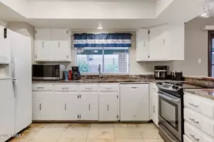 4013 W Cholla St, Phoenix, AZ 85029 - Photo 15