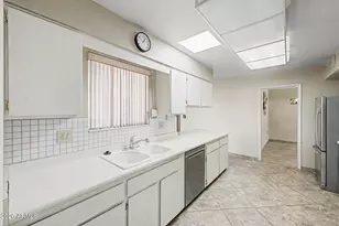 10431 W El Capitan Cir, Sun City, AZ 85351 - Photo 11