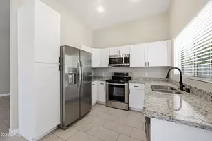 1616 E Desert Ln, Phoenix, AZ 85042 - Photo 7