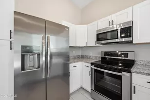 1616 E Desert Ln, Phoenix, AZ 85042 - Photo 9
