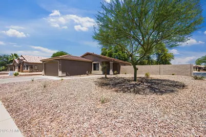 1616 E Desert Lane, Phoenix, AZ 85042 - Photo 1