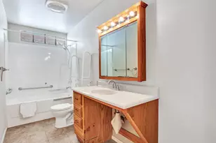 8201 E Malcomb Dr, Scottsdale, AZ 85250 - Photo 31