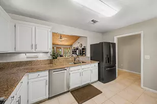 8822 W Purdue Ave, Peoria, AZ 85345 - Photo 15