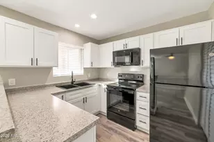 2726 E Beck Ln, Phoenix, AZ 85032 - Photo 3